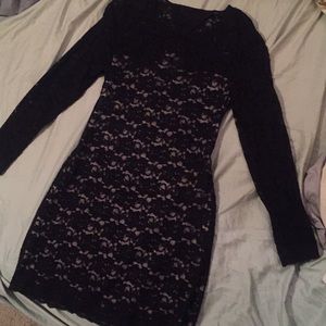 Short long sleeve black lace express dress